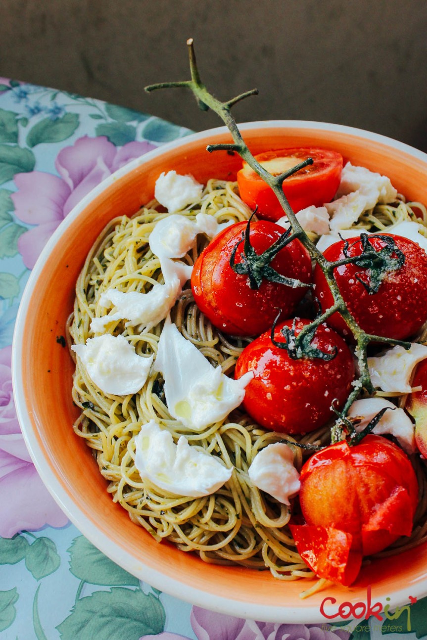 spaghetti-with-basil-pesto-mozzarella-and-roasted-vine-tomatoes-recipe-cookin5m2-3