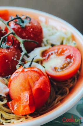 spaghetti-with-basil-pesto-mozzarella-and-roasted-vine-tomatoes-recipe-cookin5m2-5