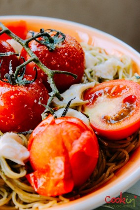 spaghetti-with-basil-pesto-mozzarella-and-roasted-vine-tomatoes-recipe-cookin5m2-6